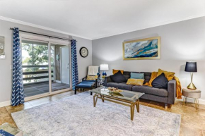 Amelia's Treehouse 2 blocks to beach Pool access Large Screened in balcony Centrally located 5005